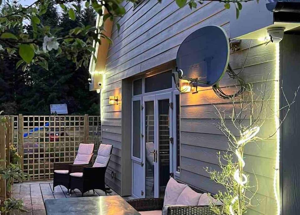 The Bird House - Coastal Lodge In Lovely Forest Setting Nr. Kinsale Cork Exteriör bild